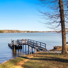 Lakefront Lodge