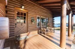 Lakefront Lodge - Image 5