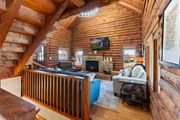 Lakefront Lodge - Image 2