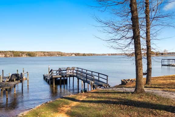 Lakefront Lodge - Image 1