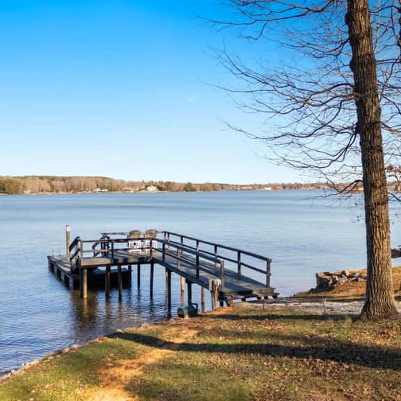 Lakefront Lodge - Image 1